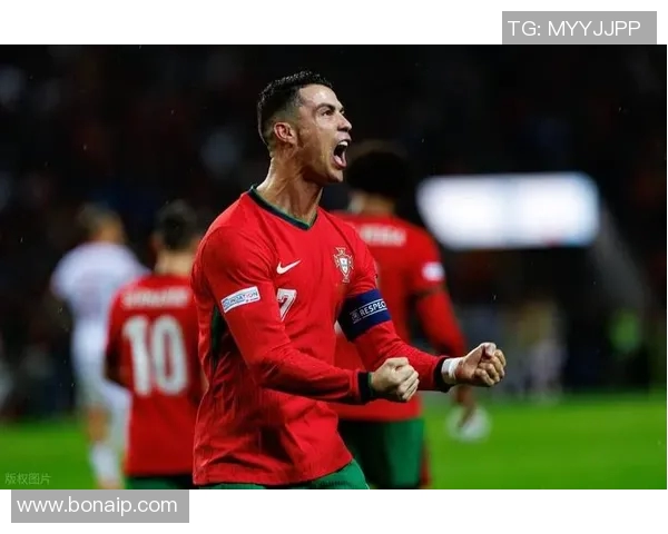 足球明星纷纷赞美C罗的卓越表现与职业精神引发热议