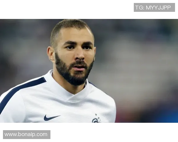 德国足球明星施耐德的职业生涯与成就分析